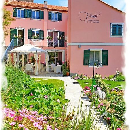 Casa Vacanze Family Albisola Superiore Exteriör bild