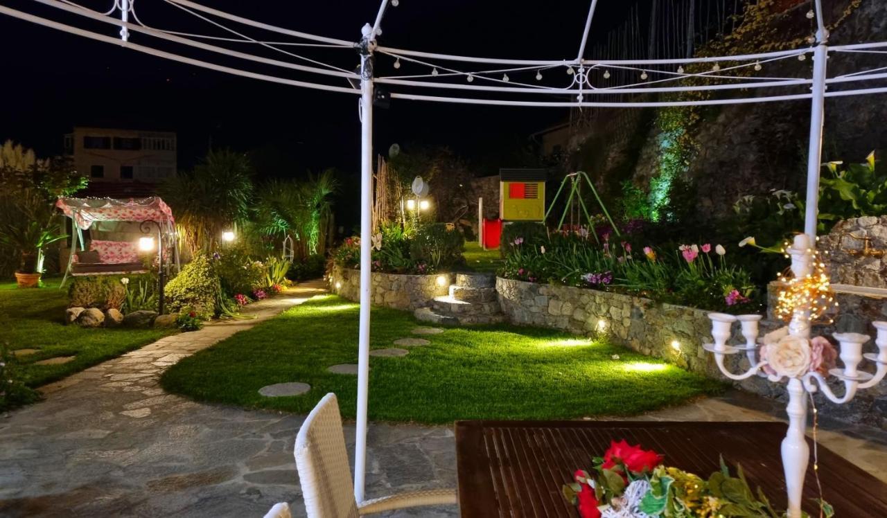 Casa Vacanze Family Albisola Superiore Exteriör bild