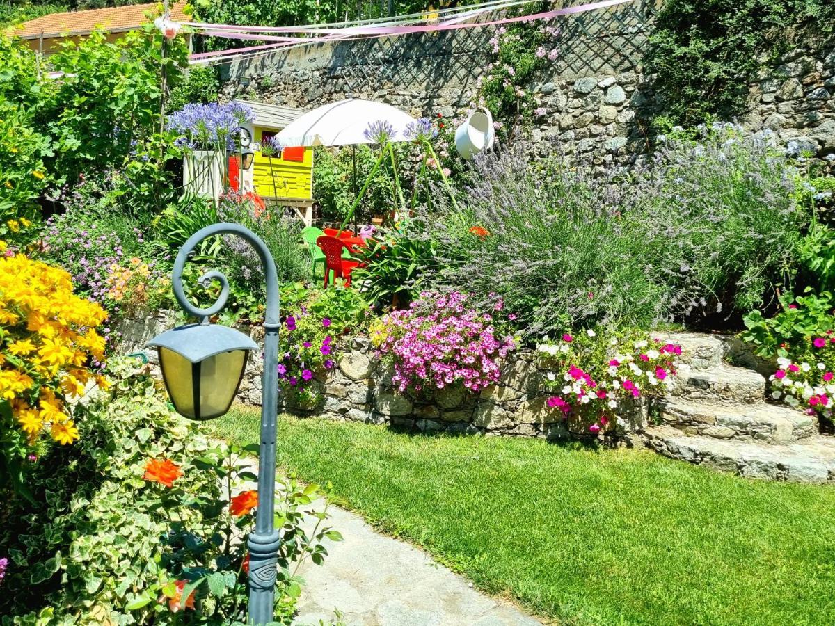 Casa Vacanze Family Albisola Superiore Exteriör bild